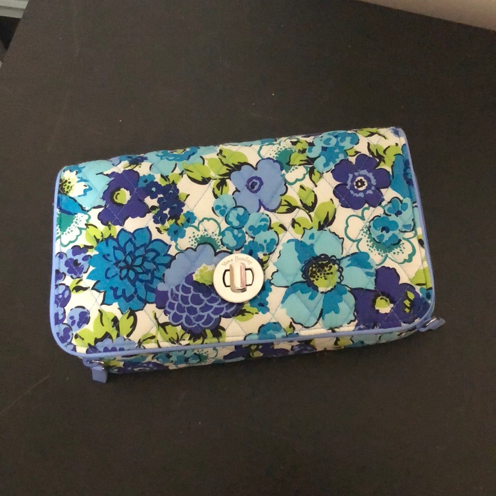 NWT Vera Bradley Turnlock crossbody in Blueberry